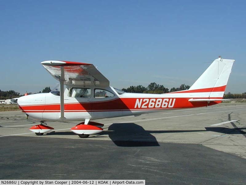 N2686U, 1963 Cessna 172D C/N 17250286, Cessna 172D N2686U on ramp