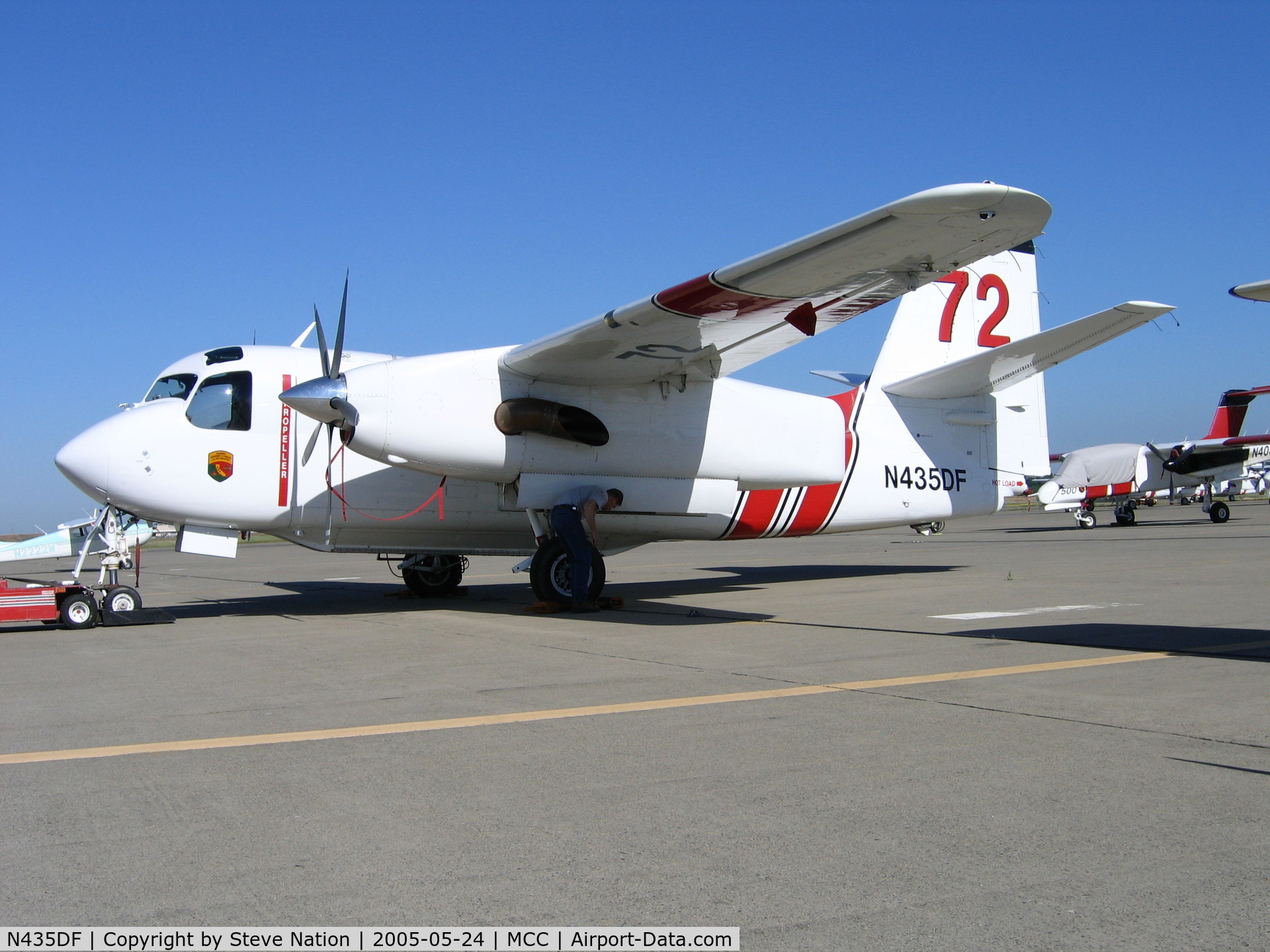 N435DF, 2001 Marsh Aviation S-2F3AT C/N 153573, CDF S-2T #72 on CDF ramp at McClellan AFB, CA (black fin/white tail)