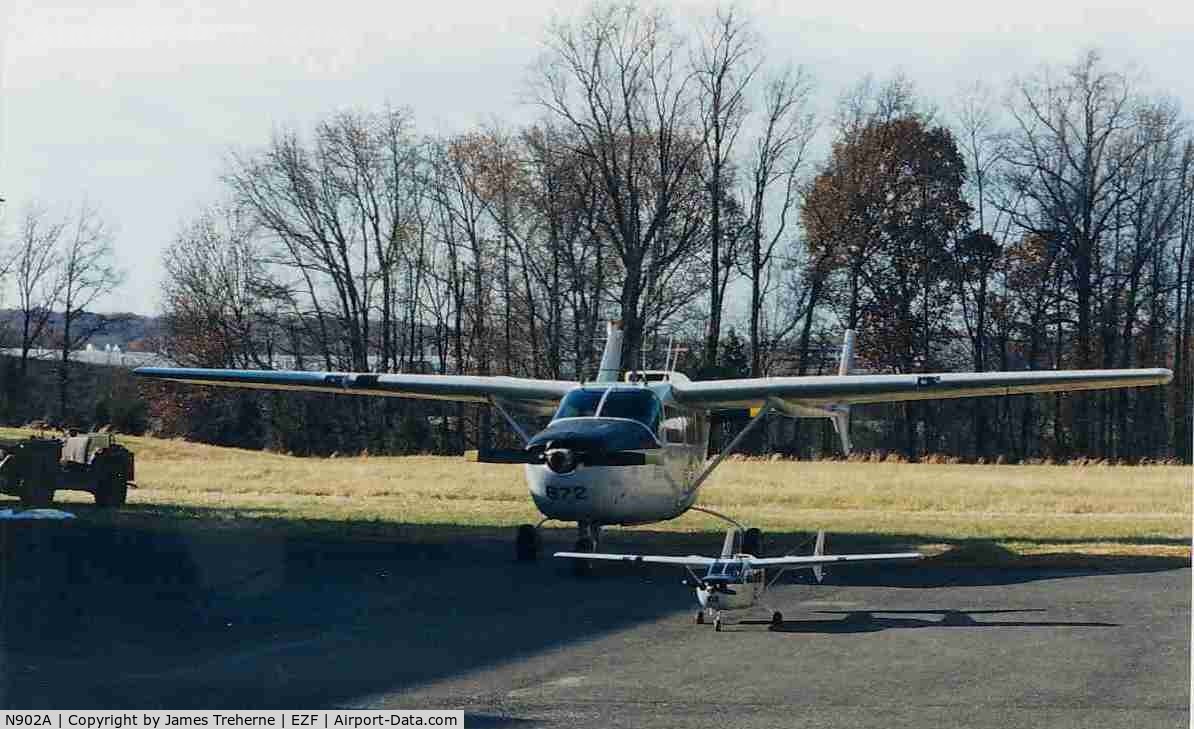 N902A, 1968 Cessna O-2A Super Skymaster C/N 337M-0161, 68-6872 with quarter scale RC model by Bill Schultze