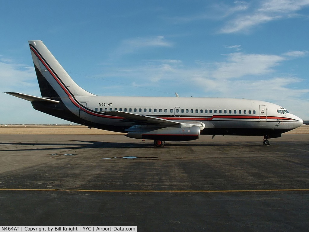 N464AT, 1976 Boeing 737-2L9 C/N 21278, Parked at exec ramp. Charter for San Jose Sharks in town for game against Flames
