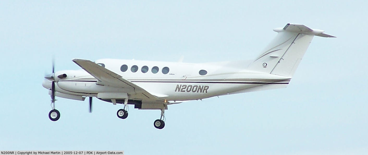 N200NR, 1991 Beech B200 Super King Air King Air C/N BB-1380, Departing PDK - Starting to rotate gear.