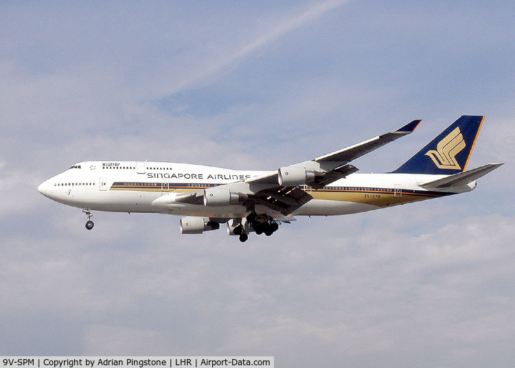9V-SPM, 2000 Boeing 747-412 C/N 29950, Singapore Airlines Boeing 747-412 (9V-SPM), on the approach to London Heathrow Airport.