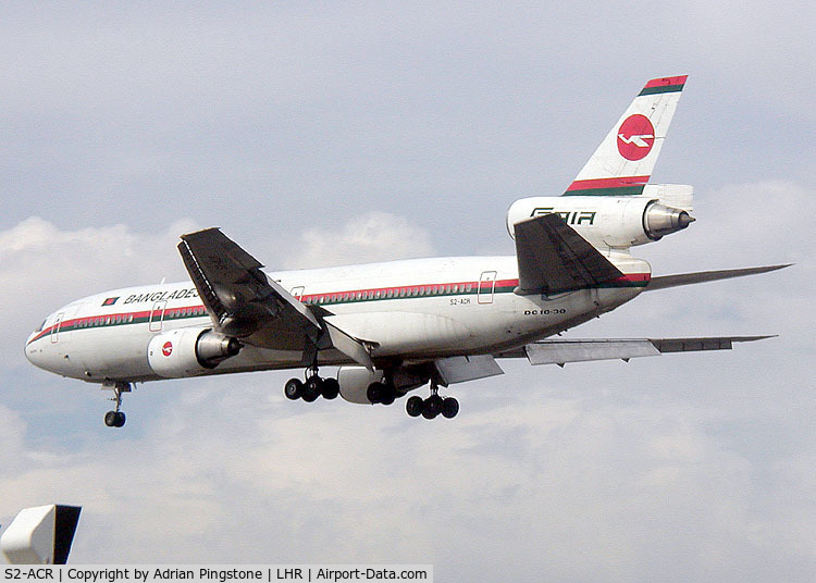 S2-ACR, 1988 McDonnell Douglas DC-10-30 C/N 48317, Bangladesh Airlines (Biman Bangladesh) DC-10-30 (S2-ACR) on the approach to London (Heathrow) Airport (UK) in September 2003