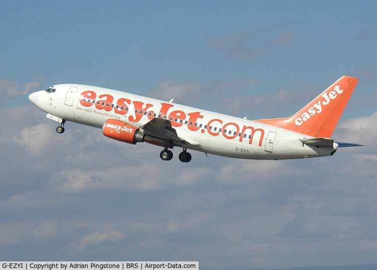 G-EZYI, 1998 Boeing 737-33V C/N 29333, easyJet Boeing 737 (G-EZYI) taking off from Bristol Airport (England) in September 2003