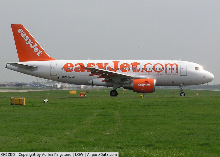 G-EZED, 2004 Airbus A319-111 C/N 2170, easyJet Airbus A319-100 waiting for take off clearance at Gatwick Airport, England, April 2004