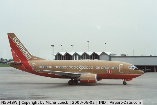 N504SW, 1990 Boeing 737-5H4 C/N 24181, Southwest's old paint scheme is a matter of taste...