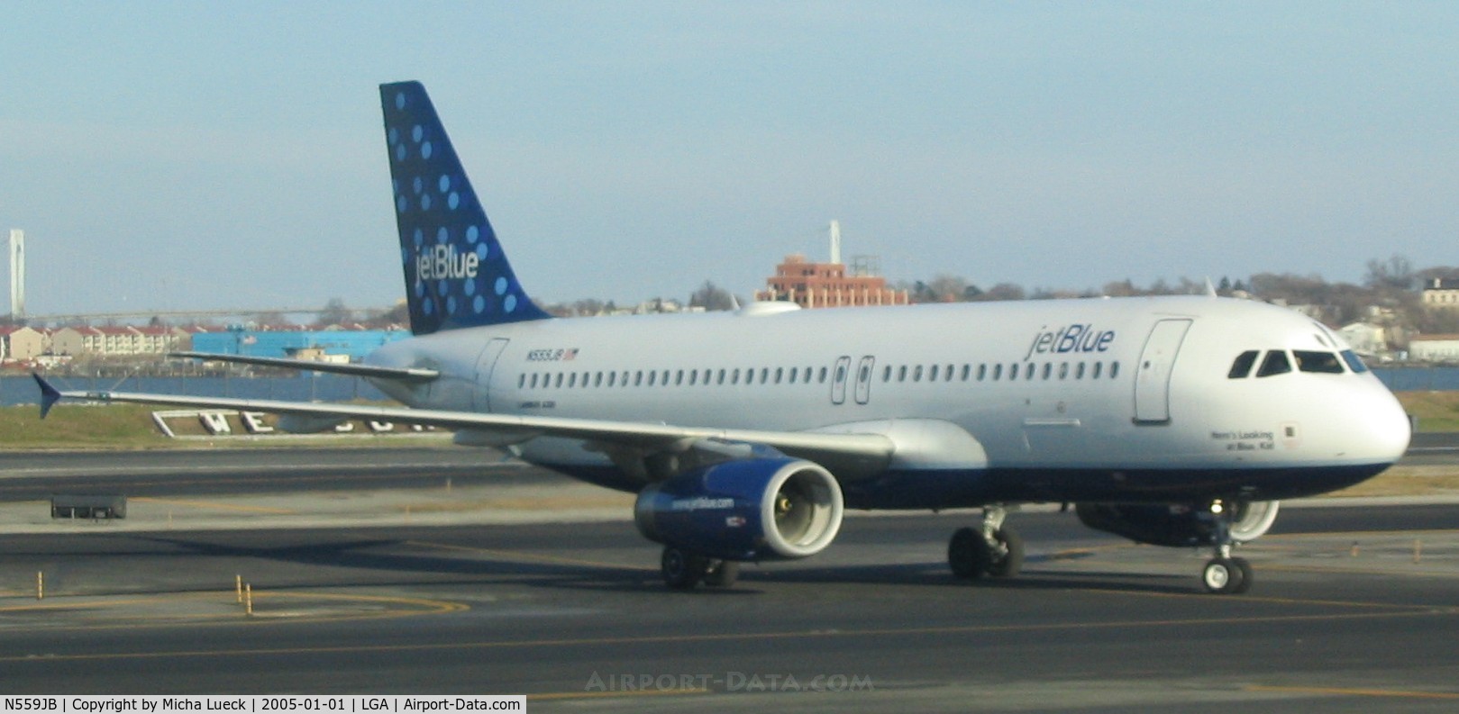 N559JB, 2003 Airbus A320-232 C/N 1917, Only a stone throw away from its home base at JFK