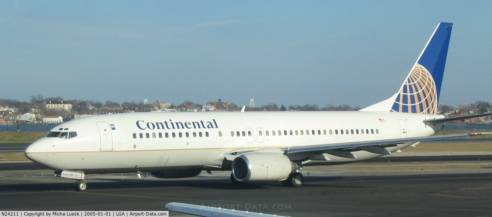 N24211, 1998 Boeing 737-824 C/N 28771, Greeting the New Year in New York City
