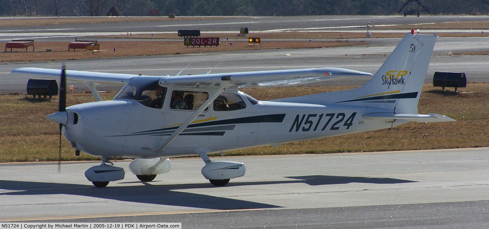 N51724, 2002 Cessna 172S C/N 172S9045, Taxing back from flight