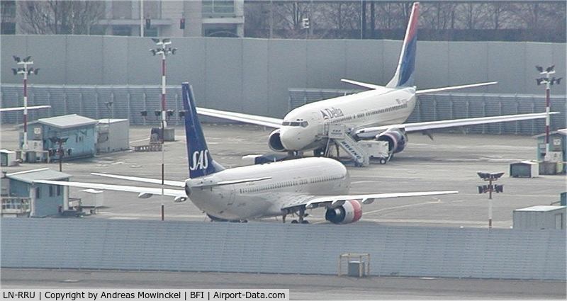 LN-RRU, 2002 Boeing 737-883 C/N 28327, Scandinavian Corner:  SAS 737-883