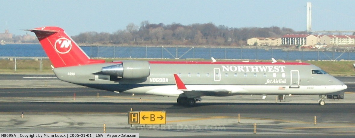 N8698A, 2002 Bombardier CRJ-200 (CL-600-2B19) C/N 7698, Pinnacle Airlines for Northwest Airlink