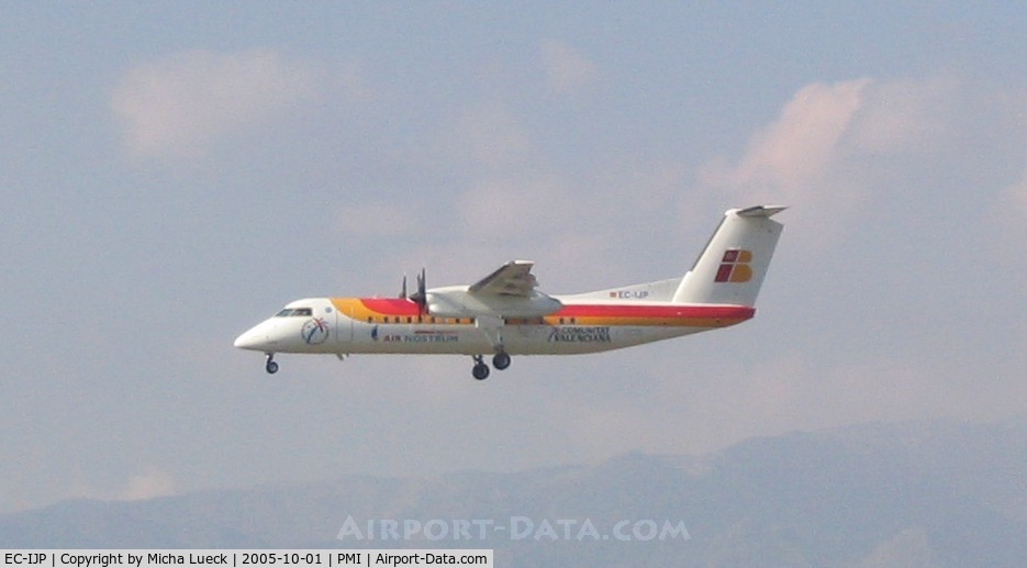 EC-IJP, 2001 De Havilland Canada DHC-8-315Q Dash 8 C/N 582, On short finals at Palma de Mallorca