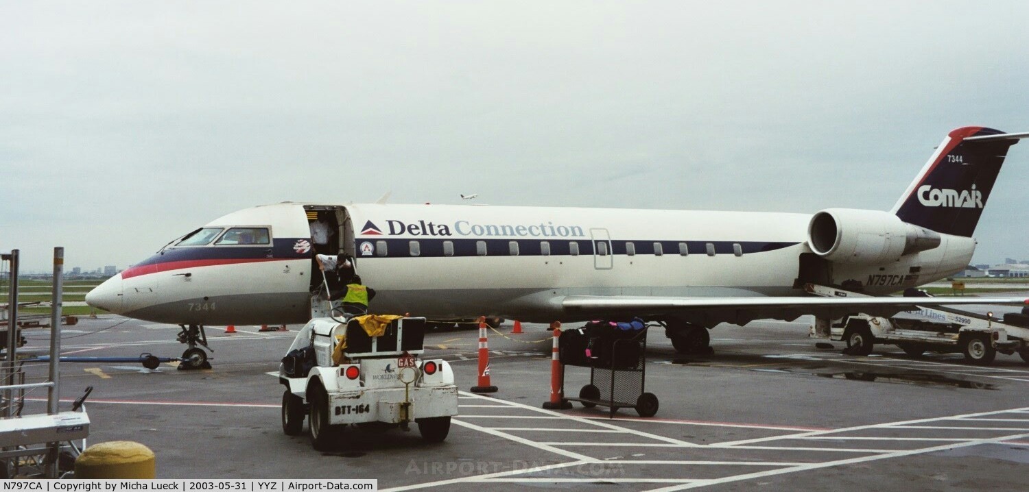 N797CA, 1999 Bombardier CRJ-100ER (CL-600-2B19) C/N 7344, Boarding for the short flight to Cincinnati (Comair for Delta Connection)