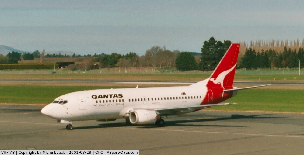 VH-TAY, 1987 Boeing 737-376 C/N 23490, arriving in the Garden City