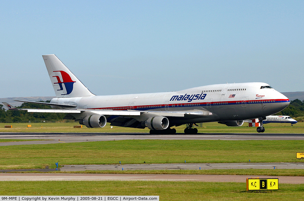 9M-MPE, 1993 Boeing 747-4H6 C/N 25702, Nice gentle touchdown on Manchesters 24R.