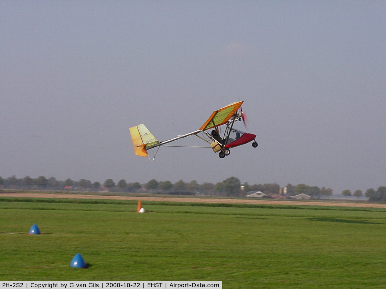 PH-2S2, Comco FOX C 22 B C/N 9501-3641, A former training ultralight aircraft (C-22,  the owner today is Mans Muurman) from the Microlight Vliegverenging Westerwolde. I flew many hours with this aircraft in 1999.