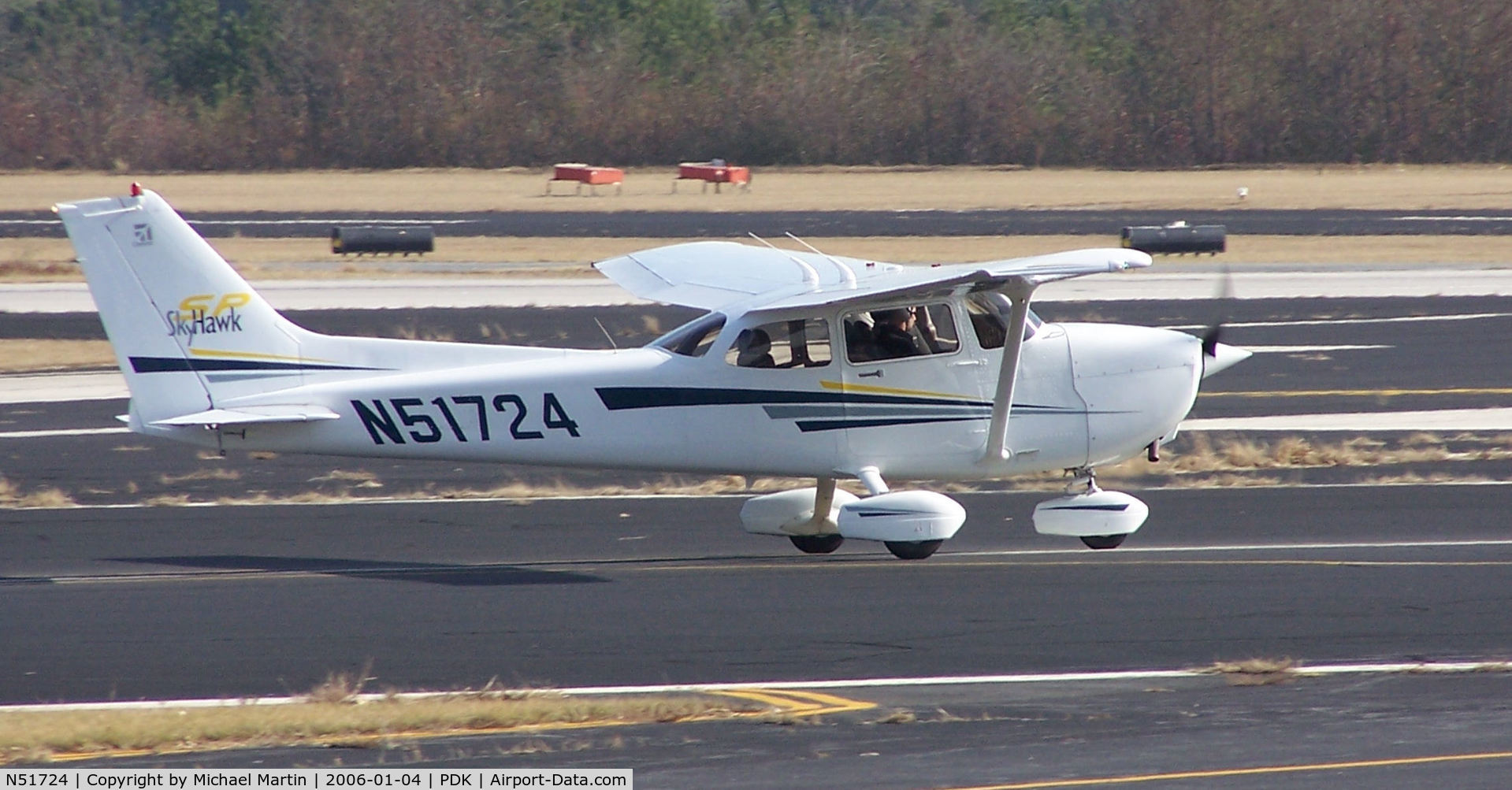 N51724, 2002 Cessna 172S C/N 172S9045, Taxing to Runway 2L