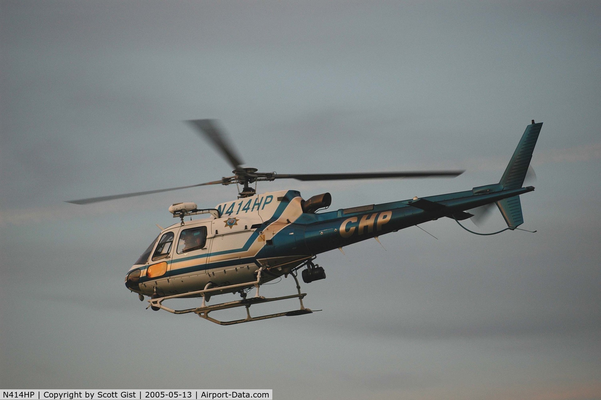 N414HP, 2000 Eurocopter AS-350B-3 Ecureuil Ecureuil C/N 3378, Picking up a car crash victom near Hanford, Ca