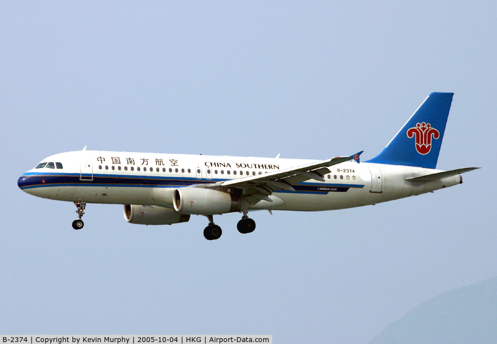 B-2374, 2004 Airbus A320-214 C/N 2345, China Southern drifting into HKG.