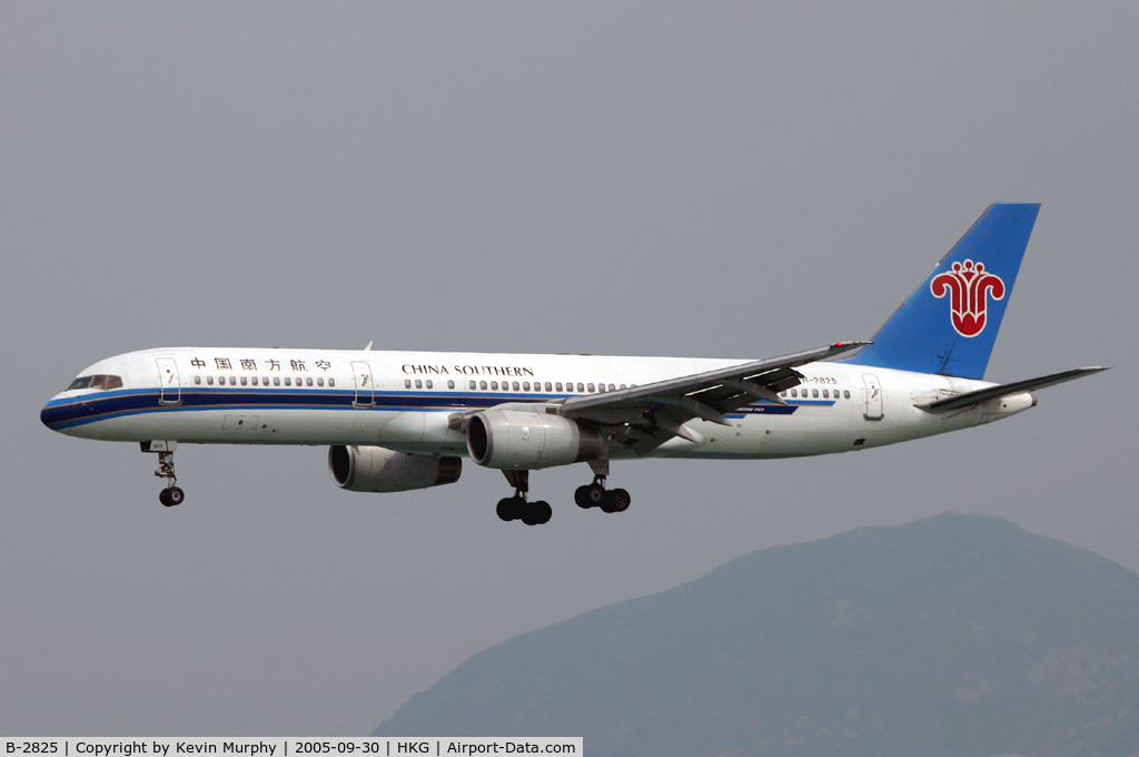 B-2825, 1993 Boeing 757-21B C/N 25890/585, Old Chinese bird into Hong Kong.