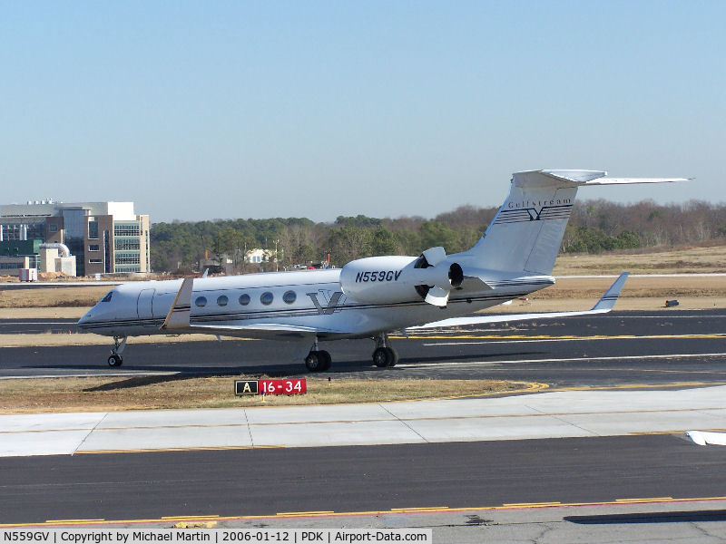 N559GV, 1998 Gulfstream Aerospace Gulfstream V C/N 559, Taxing to Signature Air