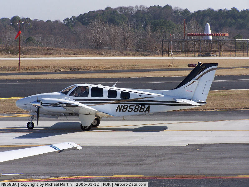 N858BA, Raytheon Aircraft Company 58 C/N TH-2061, Taxing to 20L