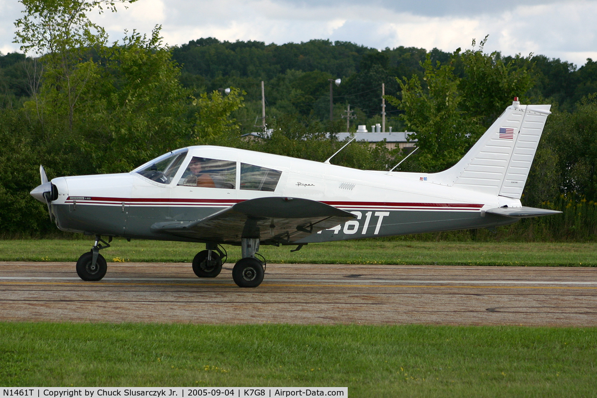 N1461T, 1972 Piper PA-28-140 C/N 28-7225522, Visiting Geauga County from Michigan on a nice September day.