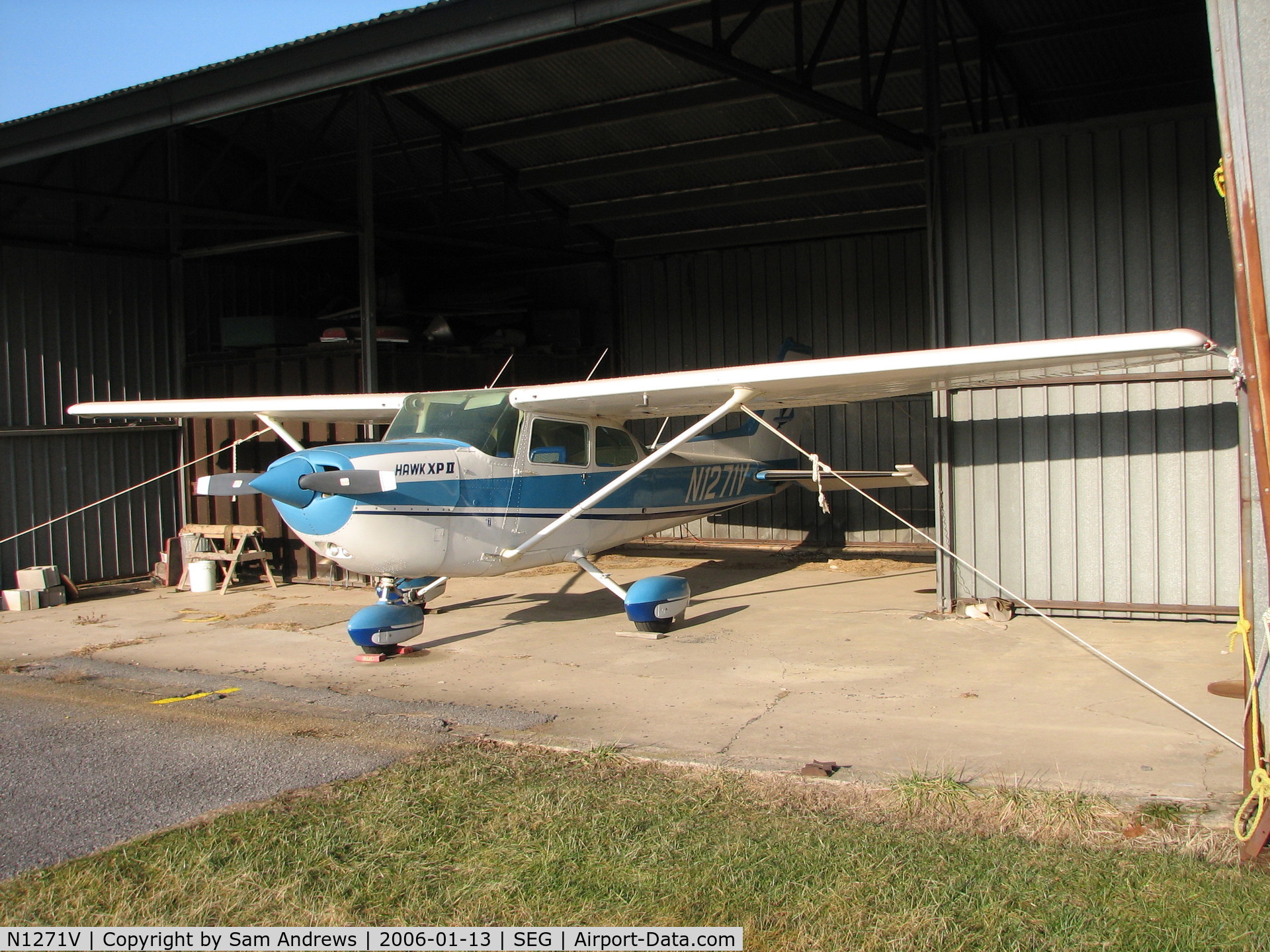 N1271V, 1976 Cessna R172K Hawk XP C/N R1722156, Tucked away.