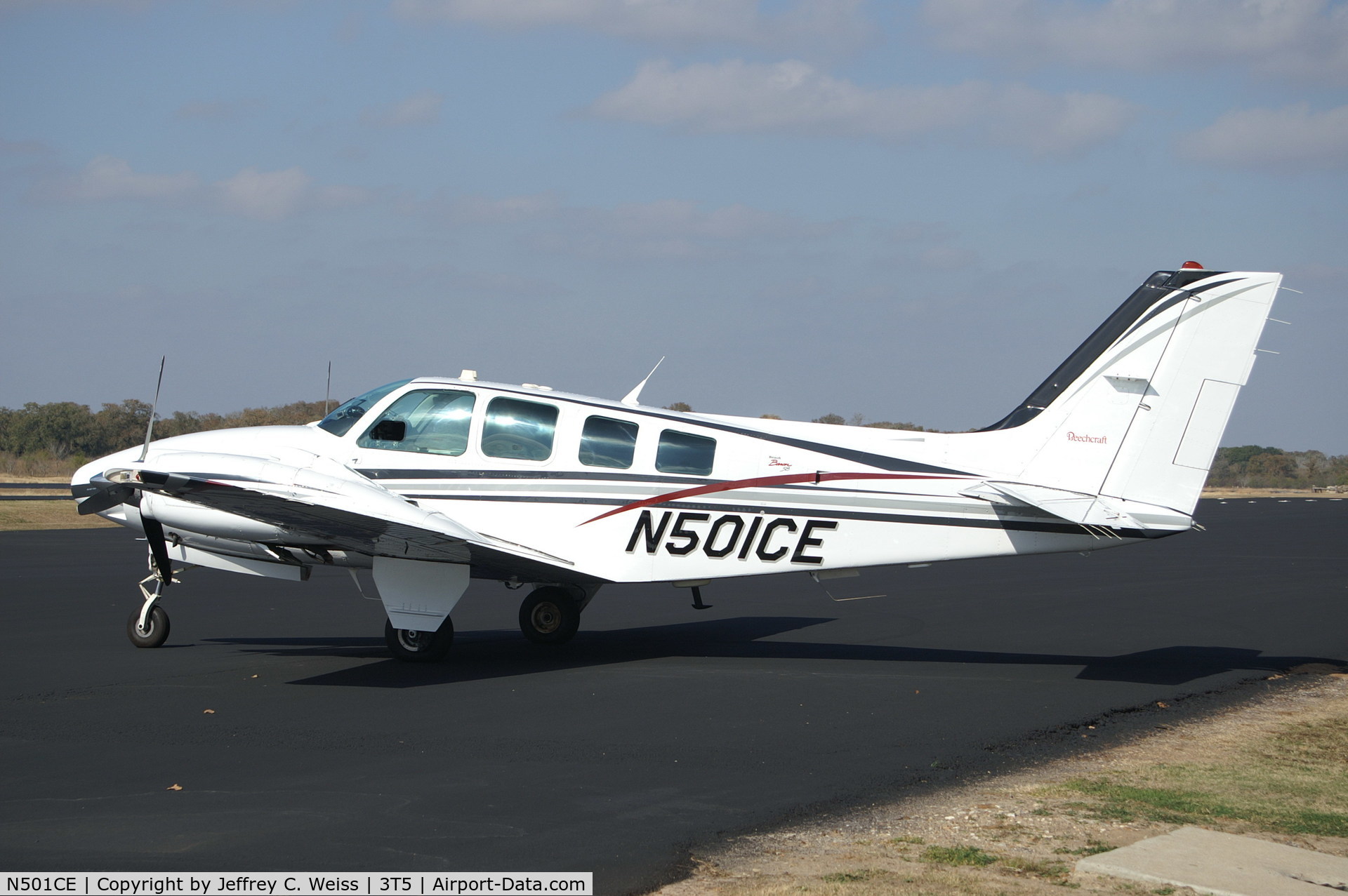 N501CE, 1999 Raytheon Aircraft Company 58 C/N TH-1888, N501CE at 3T5 La Grange, TX