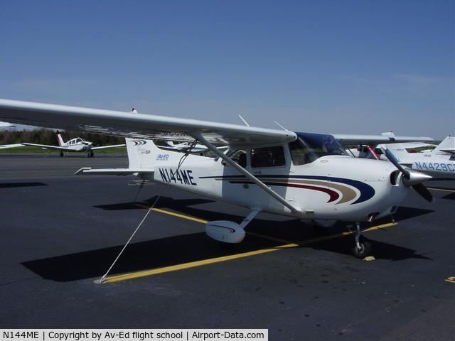 N144ME, 2000 Cessna 172S C/N 172S8428, N144ME