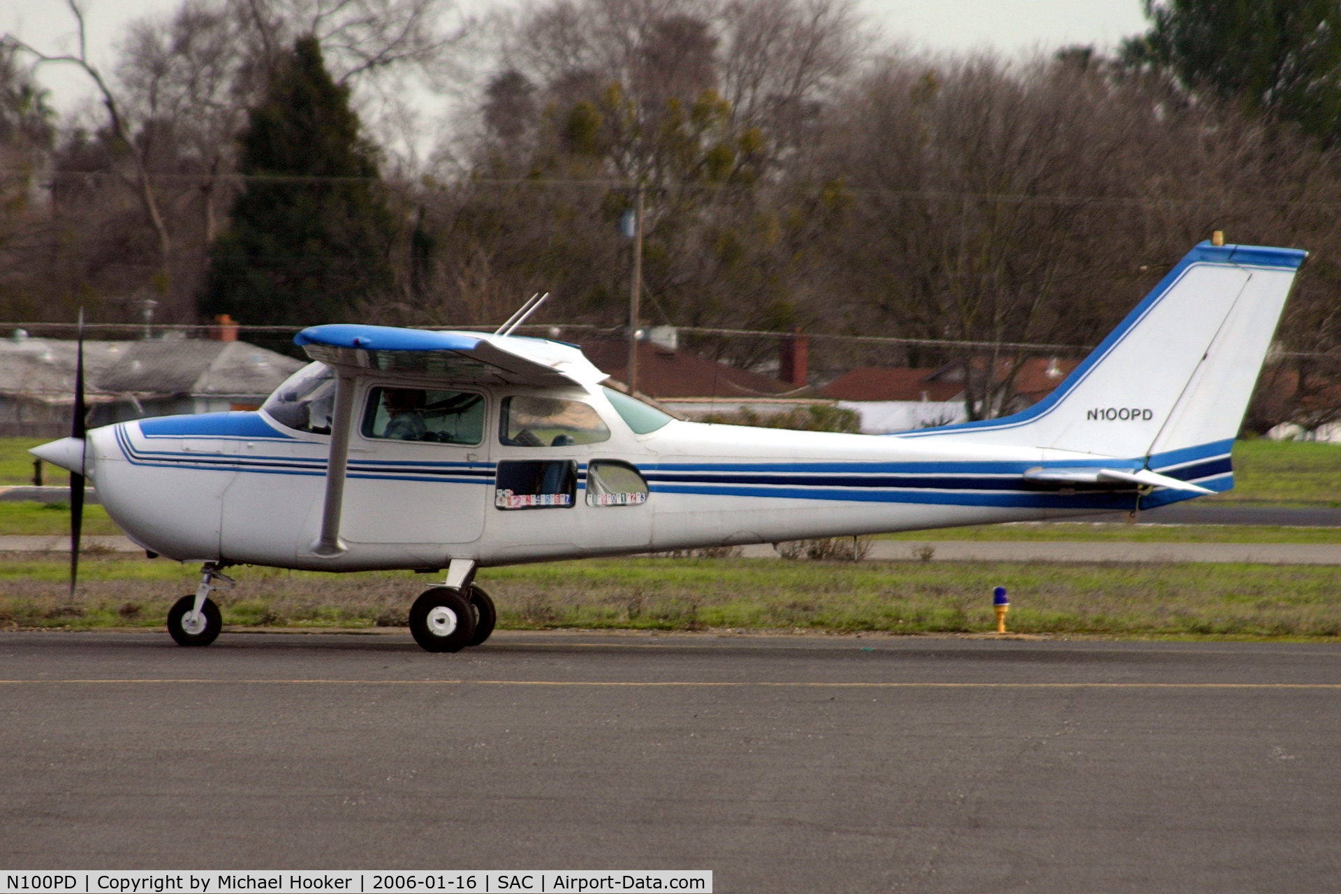 N100PD, 1969 Cessna 172K Skyhawk C/N 17257902, Modified Cessna 172 - extra windows.