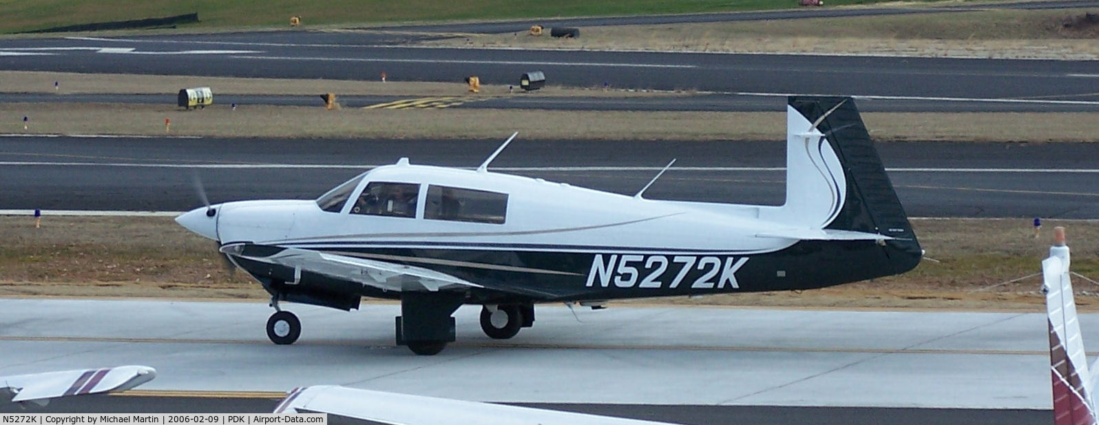 N5272K, 1988 Mooney M20J 201 C/N 24-1670, Taxing to Epps Air Service