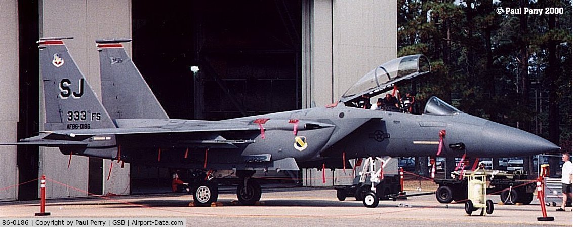 86-0186, 1987 McDonnell Douglas F-15E Strike Eagle C/N 1015/E004, Resident 'Mud Hen' set up for the Munitions Loading Demo, and it is worth the watching