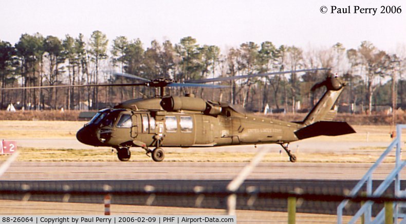 88-26064, 1988 Sikorsky UH-60A Black Hawk C/N 701283, Tricked out UH-60 getting in some practice at the airport