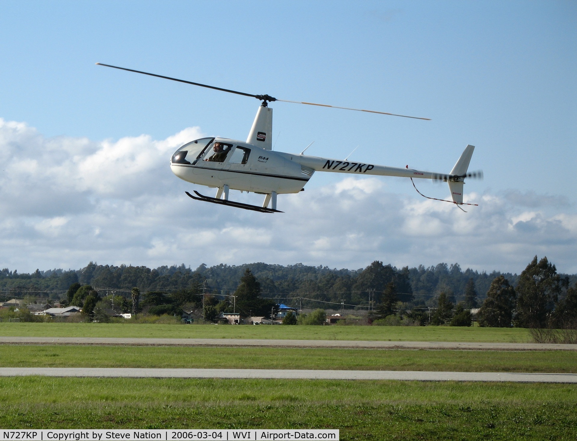 N727KP, 2004 Robinson R44 C/N 1416, 2004 Robinson R-44 landing at Watsonville, CA