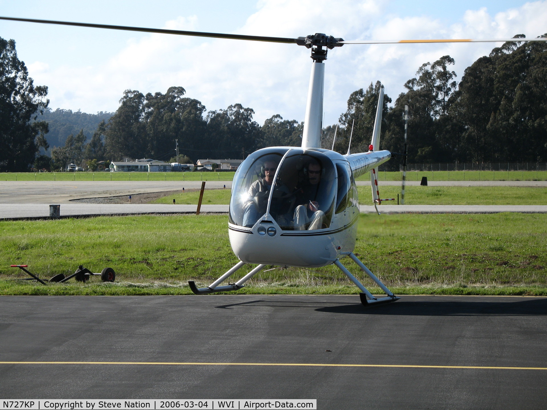 N727KP, 2004 Robinson R44 C/N 1416, 2004 Robinson R-44 landing at Watsonville, CA