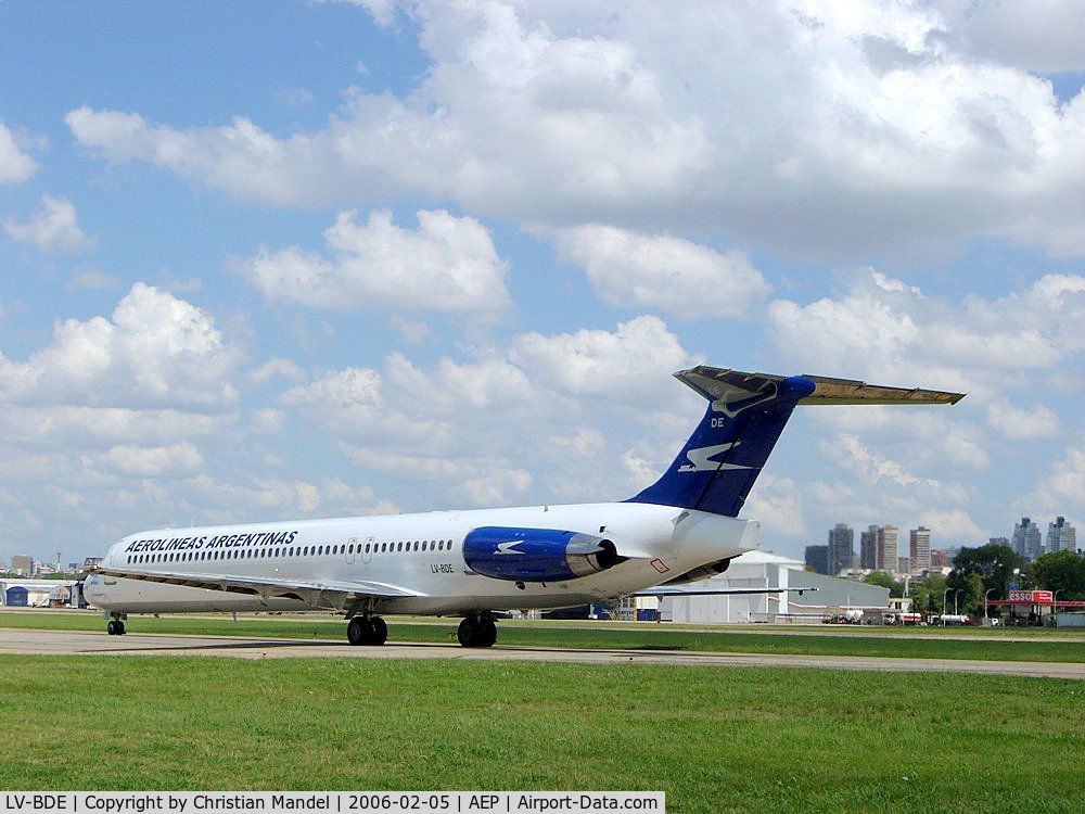 LV-BDE, 1991 McDonnell Douglas MD-83 (DC-9-83) C/N 49943, Landed after a long flight