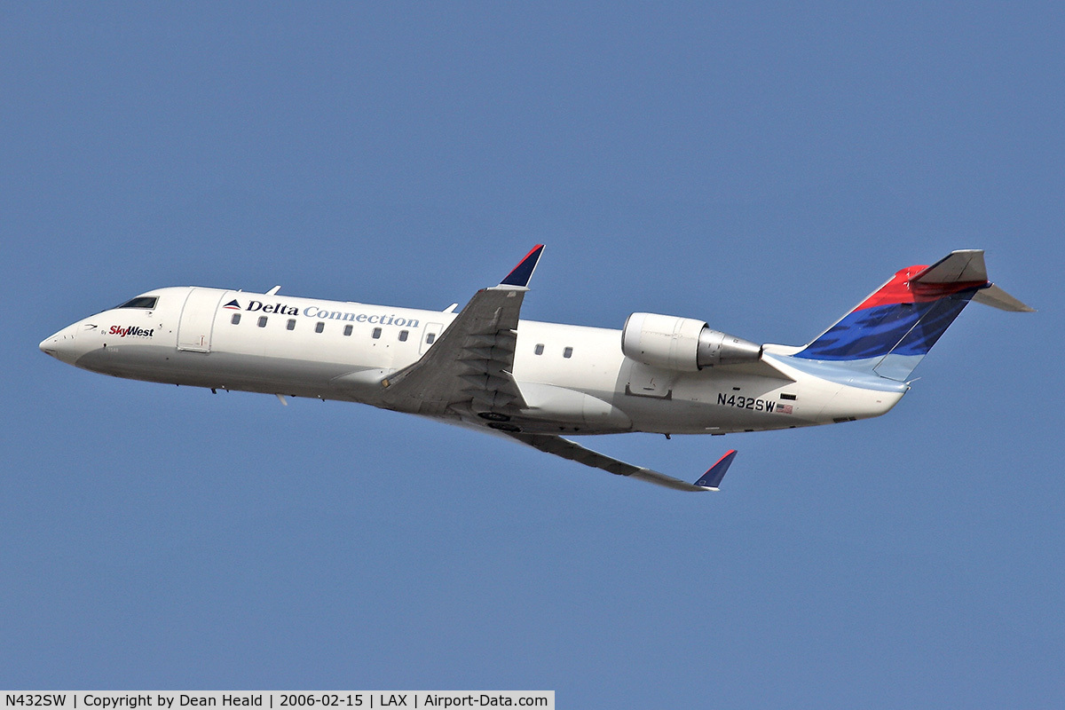 N432SW, 2001 Bombardier CRJ-200LR (CL-600-2B19) C/N 7548, Delta Connection / Skywest N432SW departing LAX RWY 25R.