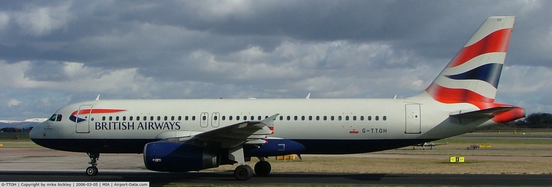 G-TTOH, 2003 Airbus A320-232 C/N 1993, taxi to gate