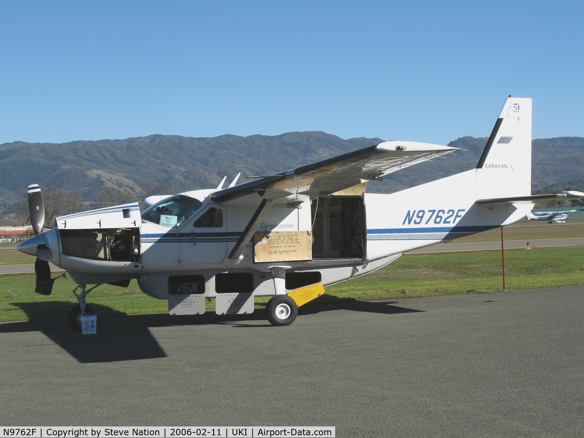 N9762F, 1990 Cessna 208 Caravan I C/N 20800181, Aero Leasing 1990 Cessna 208 Caravan I at Ukiah, CA