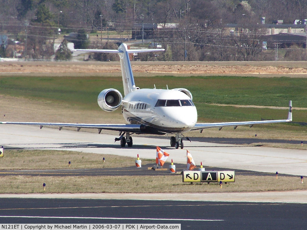 N121ET, 2008 Bombardier Challenger 604 (CL-600-2B16) C/N 5583, E-Trade arriving in Atlanta