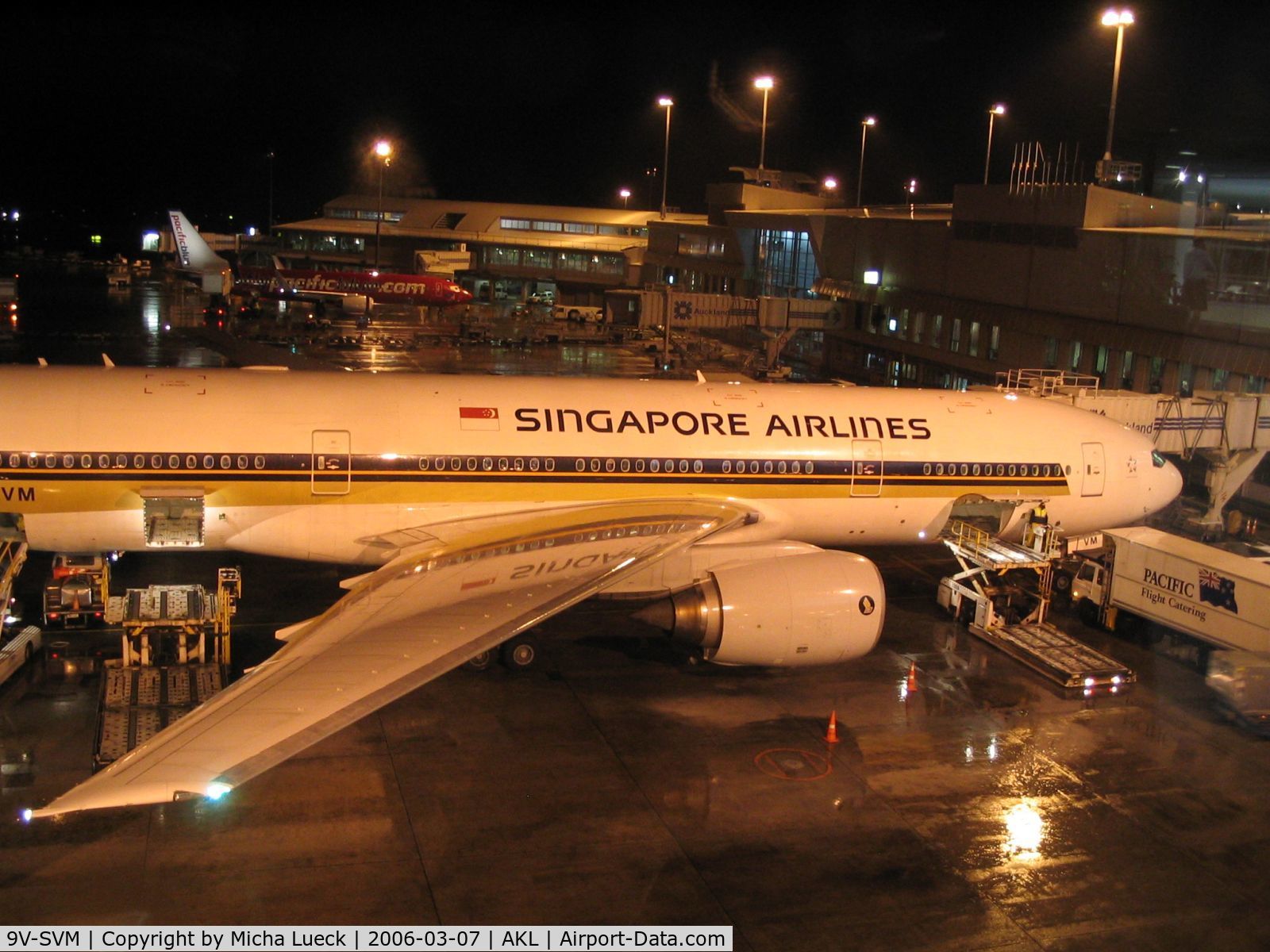 9V-SVM, 2003 Boeing 777-212/ER C/N 30874, B777-200ER getting ready for the late night departure for Singapore