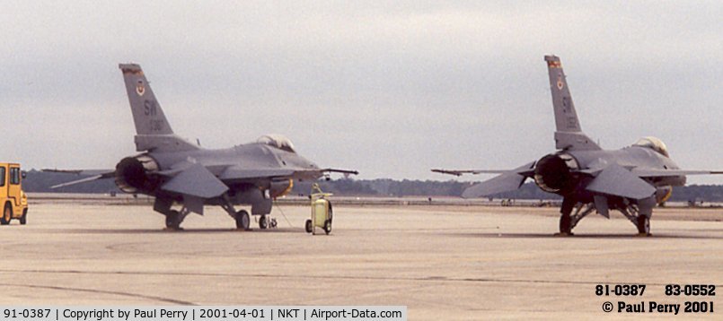 91-0387, 1991 General Dynamics F-16CM Fighting Falcon C/N CC-85, Two Falcons from Shaw, AFB.  East Coast Viper Demo team, having to stand down due to the show being WXD