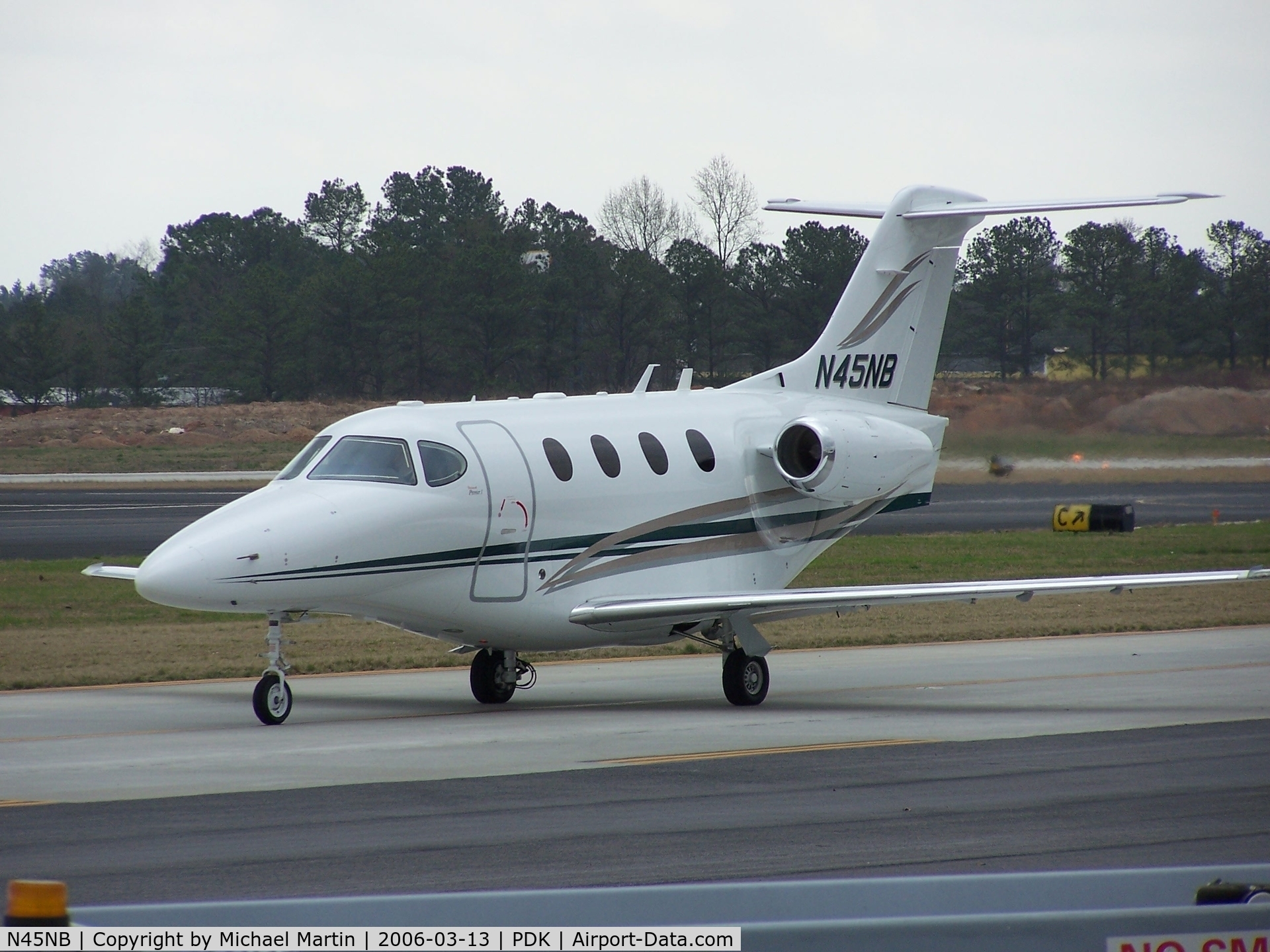 N45NB, 2004 Raytheon Aircraft Company 390 C/N RB-91, Taxing to 20L
