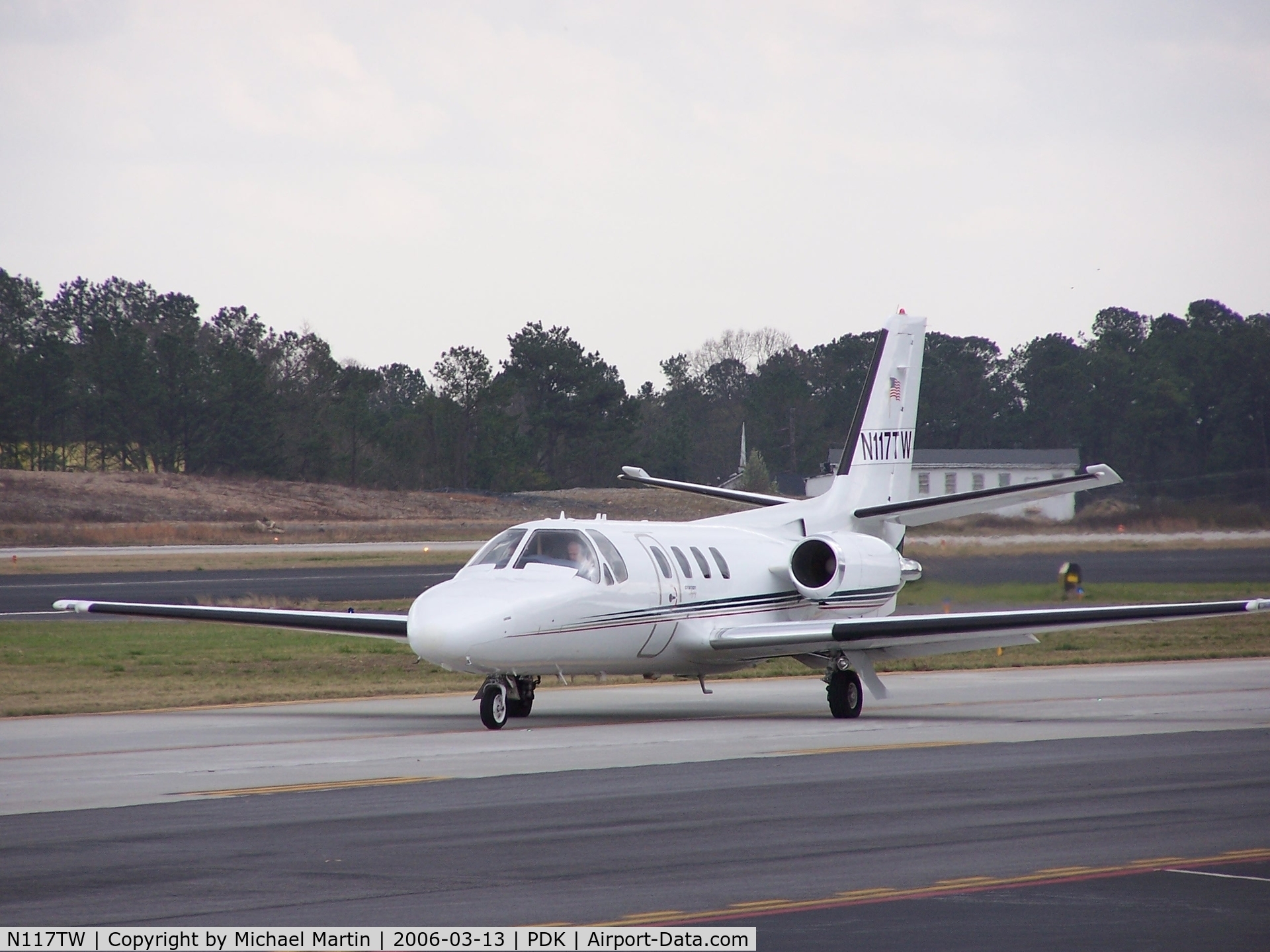 N117TW, 1972 Cessna 500 Citation I C/N 500-0059, Taxing from Mercury Air Service