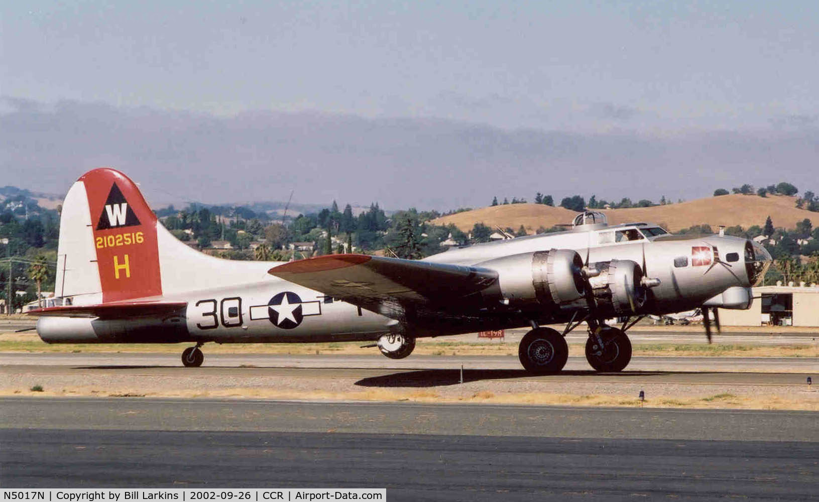 N5017N, 1944 Lockheed/Vega (Boeing) B-17G-105-VE Flying Fortress C/N 8649, Arriving at Buchanan Field
