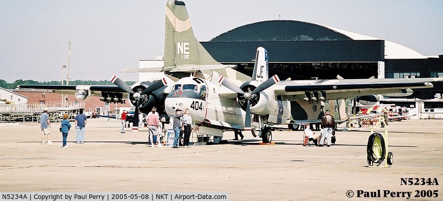 N5234A, Grumman US-2B Tracker (G89) C/N 313, The Tracker and some of her crew, taking in the airshow
