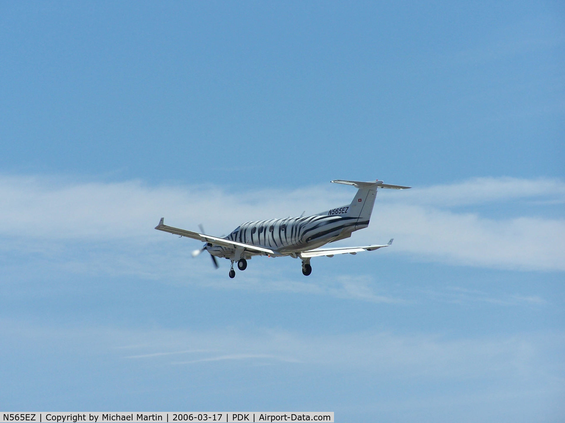 N565EZ, 1999 Pilatus PC-12/45 C/N 290, Departing PDK enroute to SSI for a new owner!