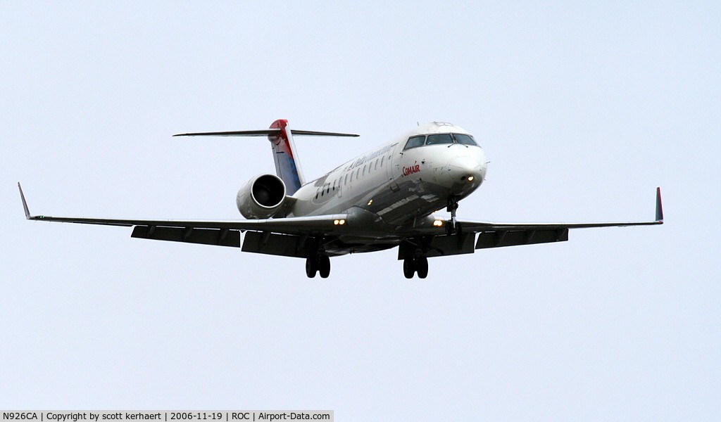 N926CA, 1993 Canadair CRJ-100ER (CL-600-2B19) C/N 7027, landing 22