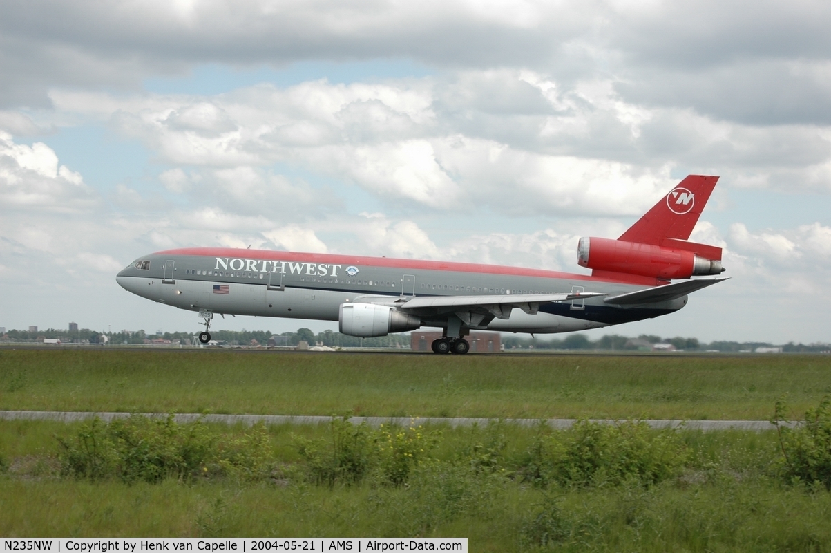 N235NW, 1975 McDonnell Douglas DC-10-30 C/N 46915, Northwest DC-10-30 about to take-off from Schiphol airport.